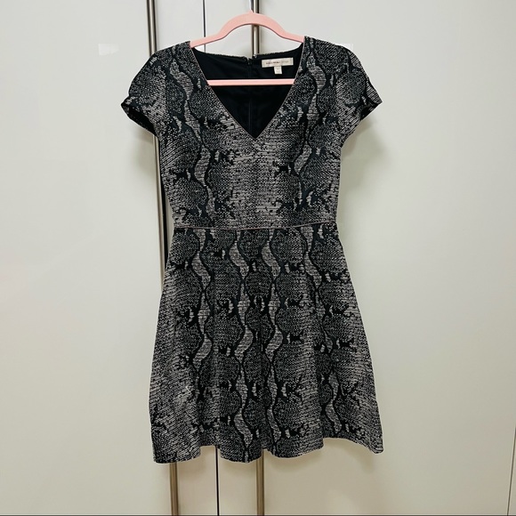 Banana Republic Heritage Collection V-Neck Dress 
Size O Metallic - Picture 3 of 7